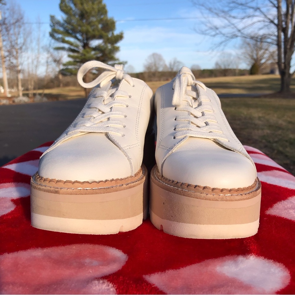 Dolce Vita Platform sneakers size 7 worn once like new condition.